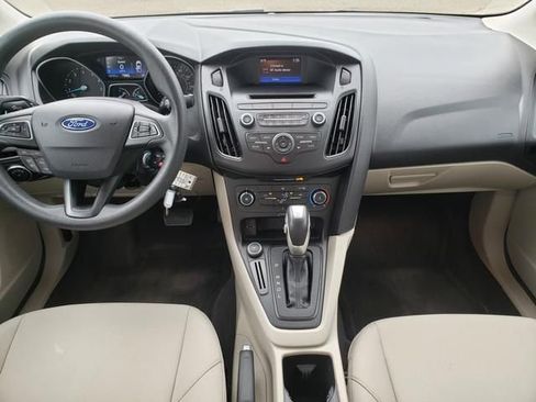 Used 2016 Ford Focus SE w/ SE Power Seat Package FWD image 14