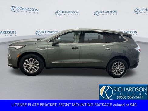 Used 2022 Buick Enclave Essence image 2