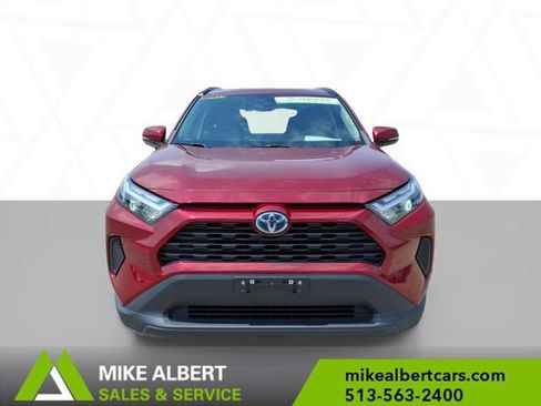Used 2022 Toyota RAV4 XLE AWD/4WD image 2