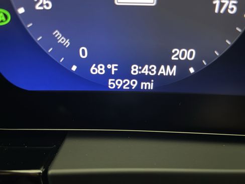 Used 2025 Porsche Macan Turbo Electric AWD/4WD image 25