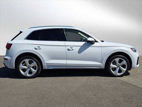 Used 2021 Audi Q5 2.0T Premium Plus w/ Premium Plus Package AWD/4WD image 2