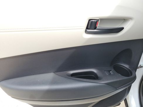 Used 2022 Toyota Corolla Cross L FWD image 11