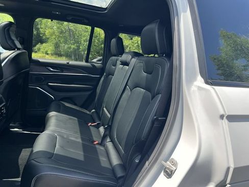 Used 2025 Jeep Grand Cherokee Overland w/ Adv Protech Group III AWD/4WD image 25