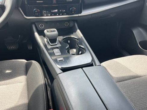 Used 2022 Nissan Rogue SV FWD image 19