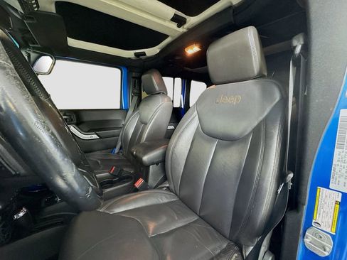 Used 2015 Jeep Wrangler Unlimited Rubicon w/ Connectivity Group image 22