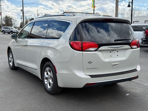 Used 2017 Chrysler Pacifica Touring-L Plus image 6