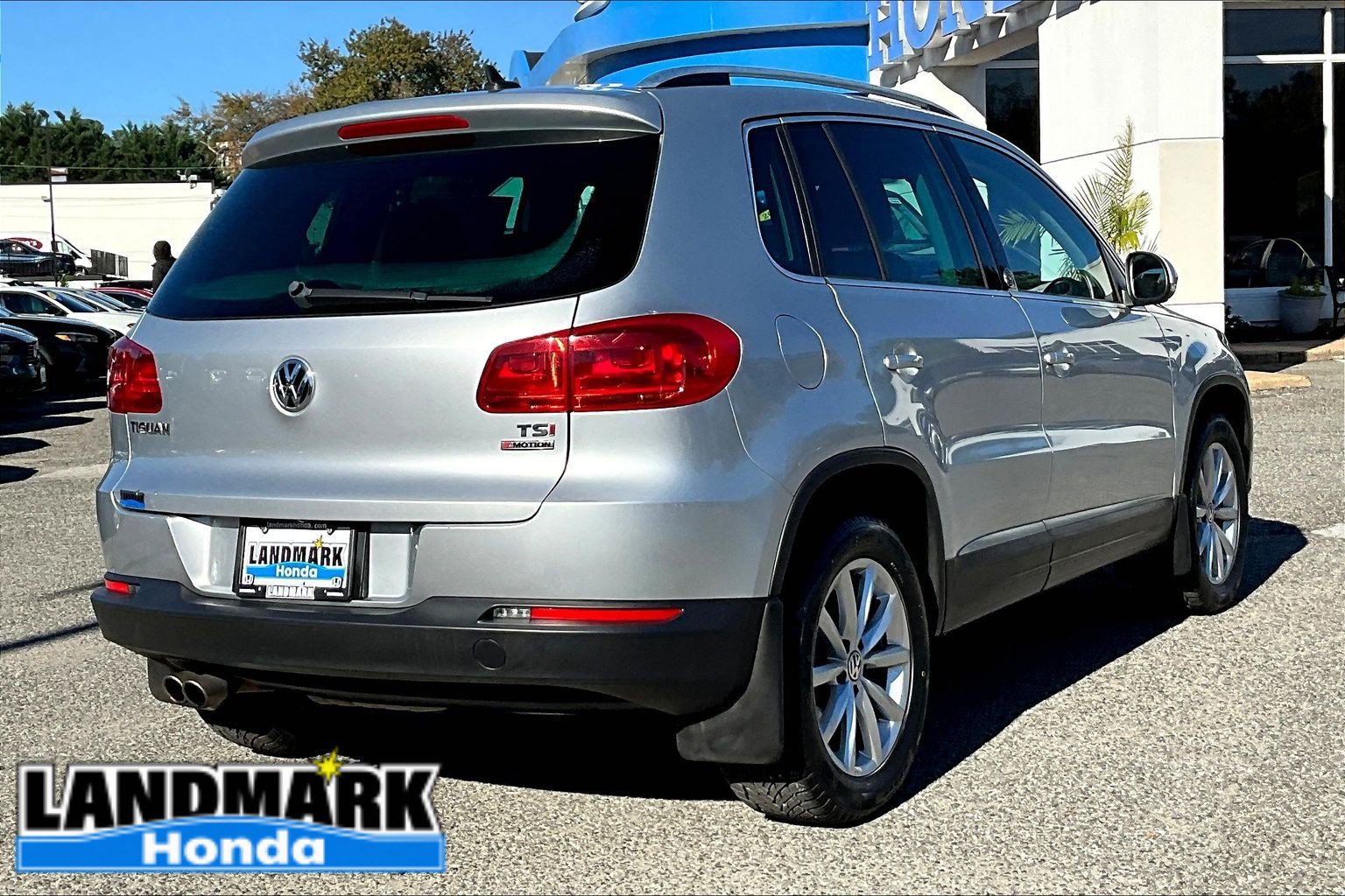 Used 2017 Volkswagen Tiguan Wolfsburg Edition AWD/4WD image 2
