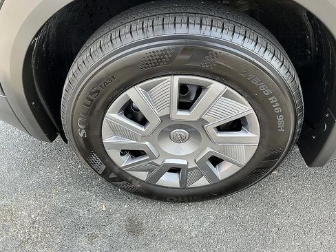 Certified 2025 Nissan Kicks S image 8