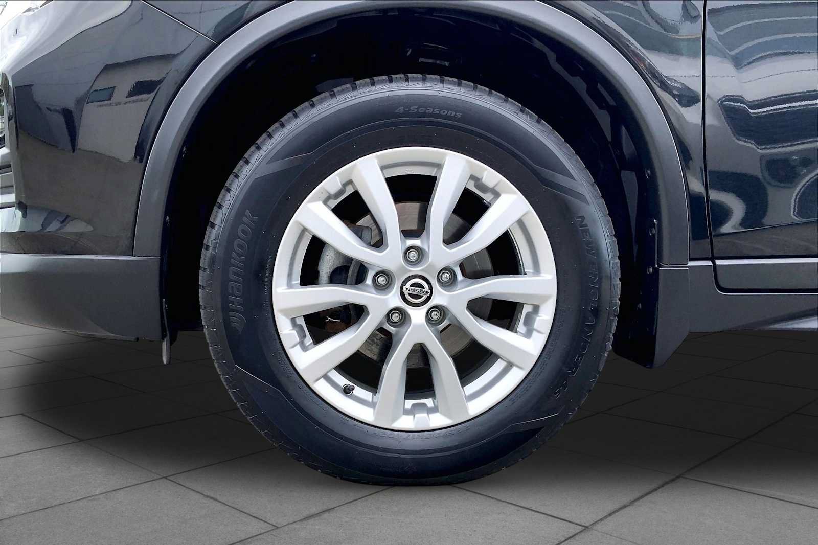 Used 2020 Nissan Rogue S w/ Special Edition Package AWD/4WD image 10