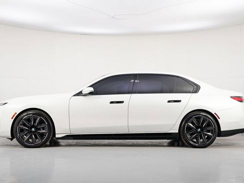 Used 2023 BMW i7 xDrive60 w/ Executive Package 2 image 9