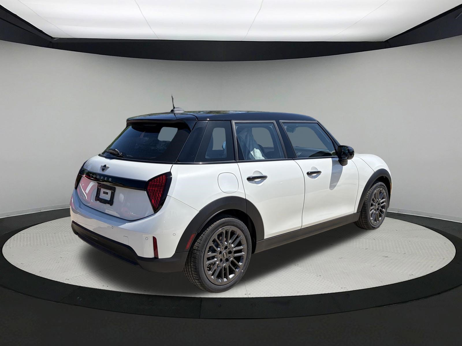 Used 2026 MINI Cooper 4-Door Hardtop FWD image 5