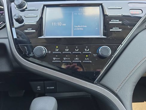 Used 2019 Toyota Camry LE FWD image 25