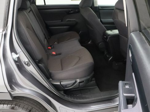 Used 2025 Toyota Highlander LE image 36