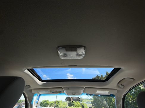 Used 2010 Toyota Sequoia SR5 AWD/4WD image 32