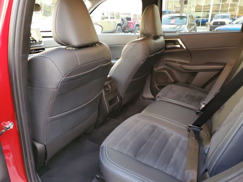 Used 2024 Mitsubishi Outlander SE image 9