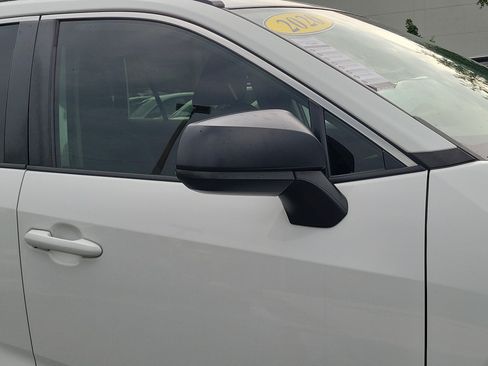 Used 2020 Toyota RAV4 LE FWD image 9