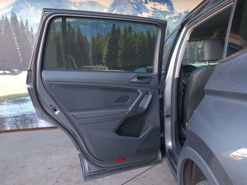 Used 2018 Volkswagen Tiguan SE image 35