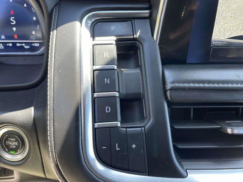Used 2023 Chevrolet Suburban LT RWD image 18