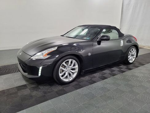 Used 2014 Nissan 370Z Touring w/ Navigation Package image 2