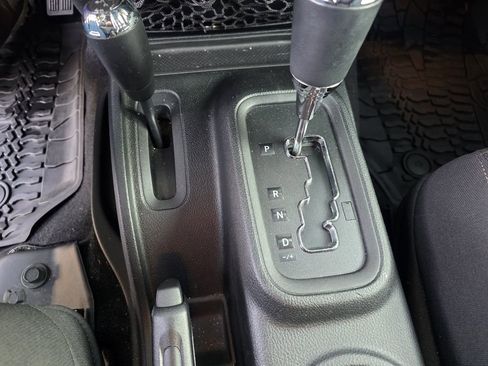 Used 2018 Jeep Wrangler Unlimited Sport image 25