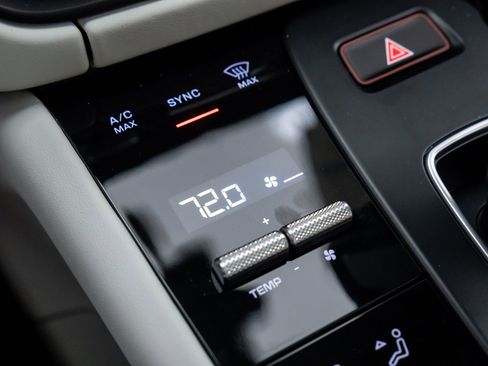 New 2026 Porsche Macan image 23