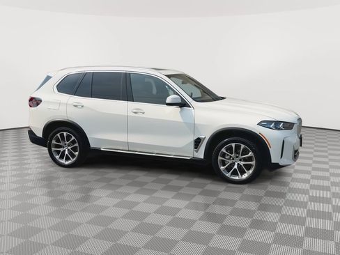 Used 2026 BMW X5 xDrive40i w/ Premium Package AWD/4WD image 9