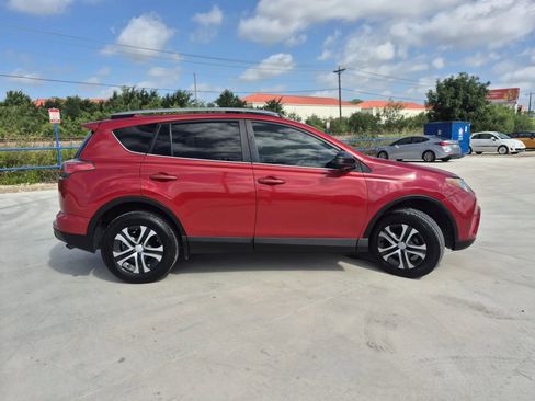 Used 2017 Toyota RAV4 LE FWD image 5