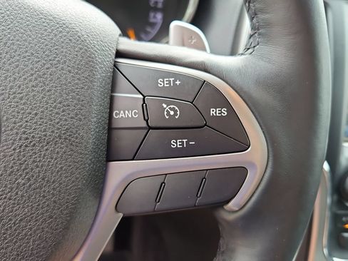 Used 2017 Jeep Grand Cherokee Altitude AWD/4WD image 12
