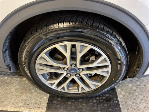 Used 2022 Ford Escape SEL w/ Technology Package image 10