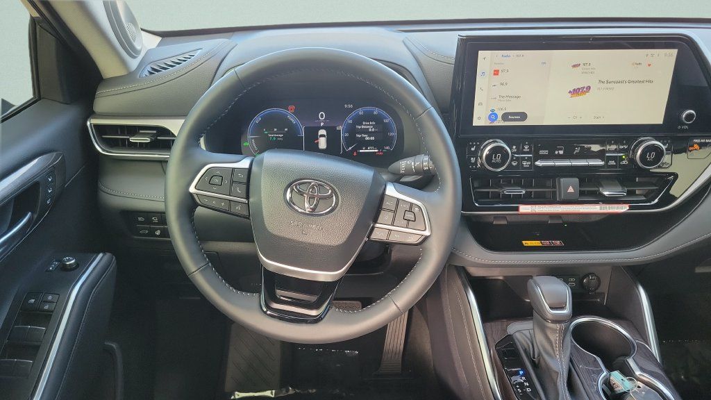 Used 2026 Toyota Highlander Limited AWD/4WD image 11