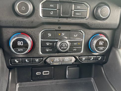 Used 2023 Chevrolet Suburban High Country image 21