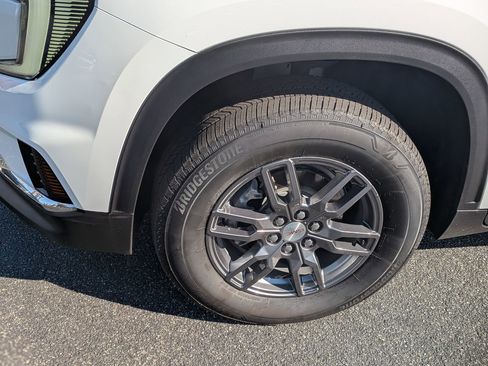 Certified 2025 GMC Acadia Elevation image 12