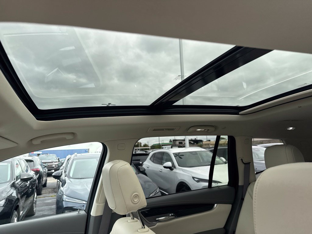 Used 2020 Cadillac XT6 Premium Luxury AWD/4WD image 2