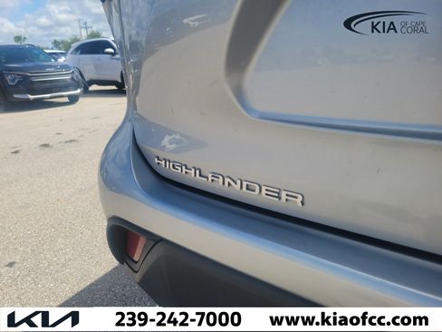 Used 2023 Toyota Highlander XLE FWD image 10