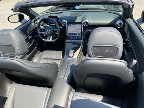 Used 2022 Mercedes-Benz SL 63 AMG 4MATIC w/ Driver Assistance Package image 10