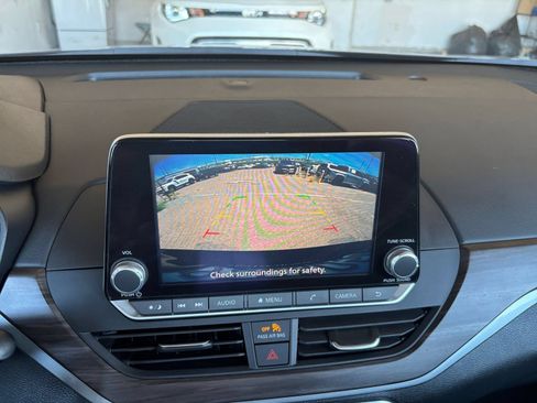 Used 2025 Nissan Altima 2.5 SV FWD image 19