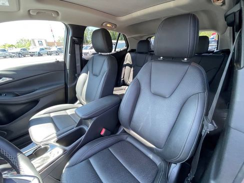 Used 2022 Buick Encore GX Essence w/ Experience Buick Package AWD/4WD image 18