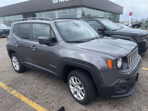 Used 2018 Jeep Renegade Latitude w/ Safety & Security Group image 4