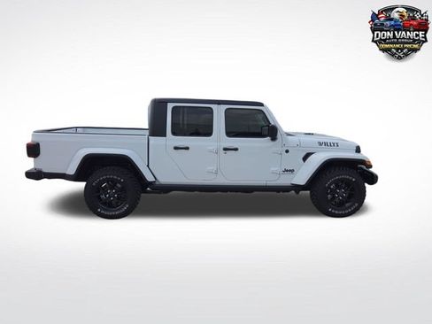 Used 2024 Jeep Gladiator Sport AWD/4WD image 6