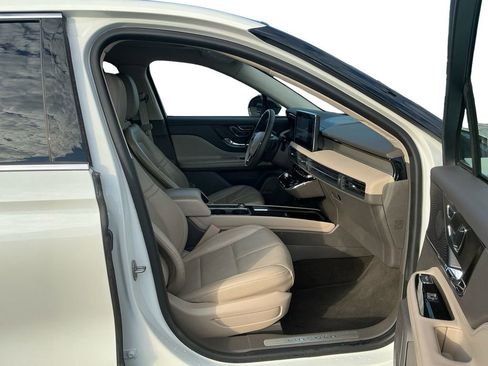 Used 2023 Lincoln Corsair FWD w/ Equipment Group 101A image 22