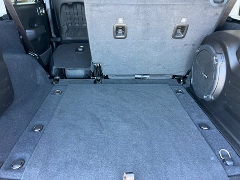 Used 2022 Jeep Wrangler Unlimited Rubicon AWD/4WD image 15