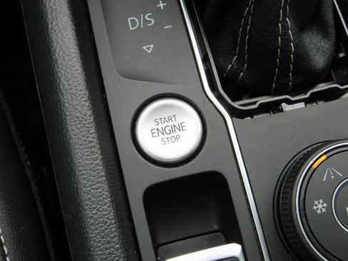 Used 2022 Volkswagen Atlas SEL R-Line image 39