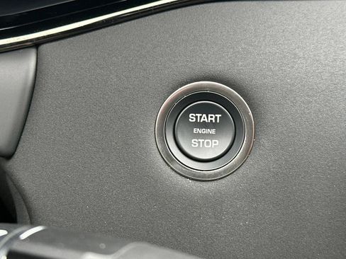 Used 2024 Land Rover Range Rover Evoque Dynamic SE image 33