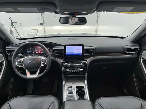 Certified 2023 Ford Explorer Limited w/ Equipment Group 301A image 2