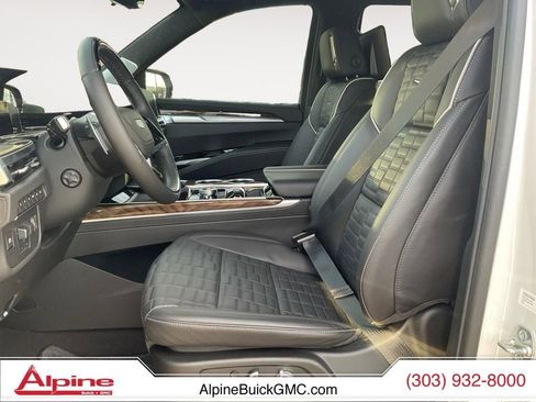 Used 2025 Cadillac Escalade Sport Platinum image 9