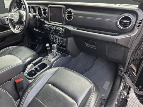 Used 2022 Jeep Wrangler Unlimited Sahara w/ Cold Weather Group AWD/4WD image 16