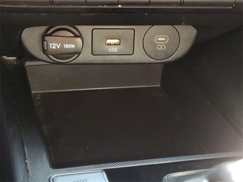 Certified 2025 Hyundai Elantra SE image 23