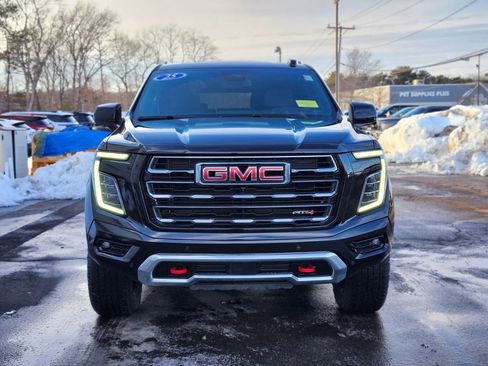 Used 2025 GMC Yukon XL AT4 image 8