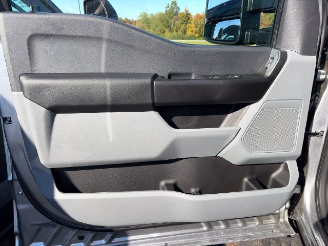New 2027 Ford F250 XL w/ XL Off-Road 35" Tire Pakckage AWD/4WD image 12