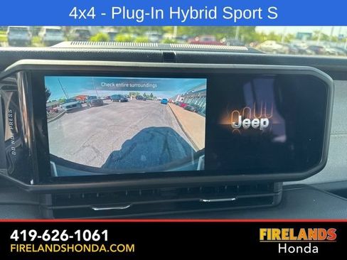 Used 2024 Jeep Wrangler Unlimited w/ Convenience Group AWD/4WD image 25